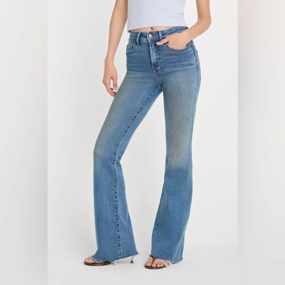 Good American - Soft Tech Good Petite Flare Jeans - Picture 2 of 4
